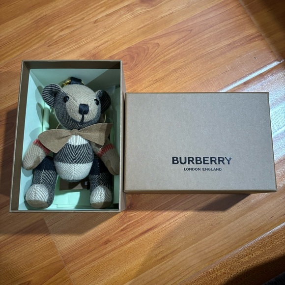 BURBERRY Beige Thomas Bow Tie Keychain - Picture 4 of 4
